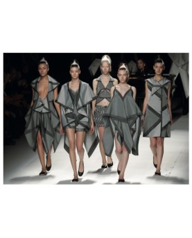 Little Book of Issey Miyake - Livre Mode et Luxe